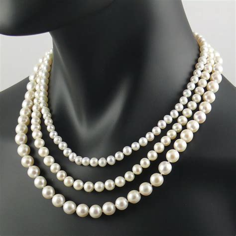 Pearl jewelry .